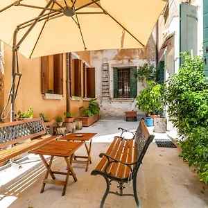  Apartment Queen House Italy